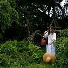 End of Summer Photoshoot. Un progetto di Design, Fotografia, Artigianato, Fotografia di moda e Design di accessori di Hemlock and Hyde - 08.08.2023