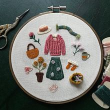 Esperando los días de primavera. Costume Design, Arts, Crafts, Embroider, Fiber Arts, Color Theor, Textile Design, Accessor, and Design project by Maria Fernanda Santa Gallego - 08.07.2023