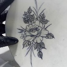 Meu projeto do curso: Tatuagem botânica com pontilhismo . Ilustrație tradițională, Design tatuaj & Ilustrație botanică de Sabrina Mozena - 08.09.2023
