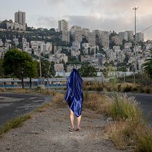 I do not belong here. Un proyecto de Fotografía, Bellas Artes, Stor, telling, Iluminación fotográfica, Fotografía digital y Fotografía artística de Lika Khukhashvili - 13.08.2023