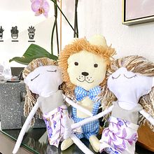 Mi proyecto del curso: Muñecos de tela: diseño, costura y creación de contenido. Projekt z dziedziny Craft, Projektowanie zabawek, Portale społecznościowe, Fotografowanie smartfonem, Fotografia produktowa,  Sz, cie, Fotografia na Instagram, Wzornictwo i krawiectwo użytkownika Regina Altolaguirre Crowley - 17.08.2023