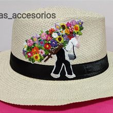 Mi proyecto del curso: Diseño de moda: pintura y bordado sobre prendas. Een project van Schilderij,  Modeontwerp, Borduurwerk, DIY, Upc, cling y Textielontwerp van Natalia Saldarriaga - 18.08.2023