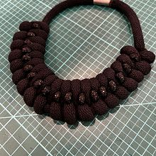 My project for course: Rope Jewelry for Beginners: Make Your Own Necklaces. Un projet de Artisanat, Design de bijoux, Macramé , et Design textile de Alison Lee - 21.08.2023