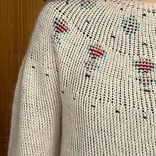 Mi proyecto del curso: Diseño y tejido de punto con mostacillas de colores. Accessor, Design, Fiber Arts, Knitting, and Textile Design project by MACARENA ESCALANTE - 08.24.2023