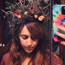 Queen Medb crown. Accessor, Design, Fashion Design, DIY, Floral, and Plant Design project by Maevyn Stone - 08.25.2023