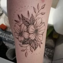 Flor. Traditional illustration, Tattoo Design, and Botanical Illustration project by Carla Vergara - 08.24.2023