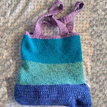 My project for course: Creating Garments Using Crochet. Un progetto di Fashion design, Fiber Art, DIY, Uncinetto e Textile Design di Mei CG - 11.08.2023