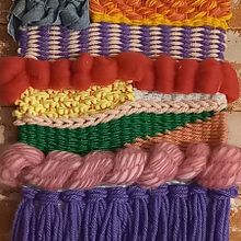 Meu projeto do curso: Introdução à tapeçaria em tear manual. Un proyecto de Diseño de complementos, Decoración de interiores, Tejido, Telar y Diseño textil de Jennifer Borelli Talacimon - 29.08.2023