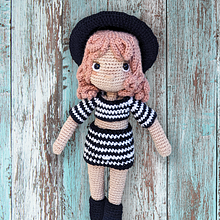 My project for course: Amigurumi: Design Clothing, Hair and Accessories. Arts, Crafts, To, Design, Fiber Arts, Crochet, Amigurumi, and Textile Design project by Vee Pike - 09.04.2023