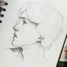 My project for course: Portrait Sketchbooking: Explore the Human Face. Esboçado, Desenho, Desenho de retrato, Desenho artístico, e Sketchbook projeto de Oliwia Dudzik - 01.08.2023