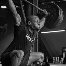 Digging Deep - Getting Better Everyday at CrossFit Jagun . Fotografi proyek oleh Muyideen Dosumu - 08.30.2023