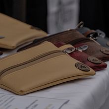 Diseño y confección productos textiles con Eco Cuero. Un proyecto de Diseño, Diseño textil, Patronaje, confección			 y Diseño de producto de Chris A. Elizondo - 03.09.2023