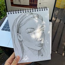 My project for course: Graphite Line Drawing for Portrait Sketchbooking Ein Projekt aus dem Bereich Bildende Künste, Skizzenentwurf, Zeichnung, Porträtzeichnung und Sketchbook von n_pub - 04.09.2023
