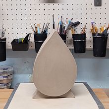 Water drop vase and stand . Accessor, Design, Arts, Crafts, and Ceramics project by Tania Briere - 09.01.2023