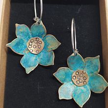 My project for course: Hand-Painted Metal Jewelry with Patinas and Pigments. Projekt z dziedziny Projektowanie dodatków, Craft, Projektowanie biżuterii, Projektowanie mod, DIY, Malarstwo dekorac i jne użytkownika popipsi - 06.09.2023
