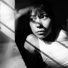 Mi proyecto del curso: Retrato fotográfico intimista. Projekt z dziedziny Fotografia, Fotografia portretowa, Światło w fotografii, Fotografia art, st, czna i Fotografia wnętrz użytkownika Denisse Alexandra - 06.09.2023