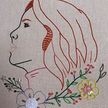 Meu projeto do curso: Retrato linear bordado. Een project van Borduurwerk y Textielontwerp van Jheik Maia - 10.09.2023