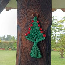 Mi proyecto del curso: joyería en macramé . Un proyecto de Artesanía, Diseño de jo, as, Tejido, Macramé y Diseño textil de Adriana Vanegas M. - 10.09.2023