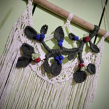 Meu projeto do curso: Macramê 3D: crie uma tapeçaria botânica. Un proyecto de Artesanía, Interiorismo, Tejido, Macramé y Diseño textil de franvaloskilima - 14.09.2023