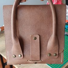 Mi proyecto del curso: Creación de bolsos de cuero artesanales para principiantes. Design, Accessor, Design, Arts, Crafts, and Sewing project by lauraysegura - 09.17.2023