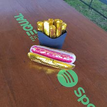 Equal festival green dog. Accessor, Design, Arts, Crafts, Product Design, and Textile Design project by caro bogda - 09.16.2023