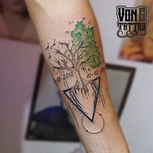 Proyecto sobre piel, árbol de la vida y la muerte en acuarela . Projekt z dziedziny Trad, c, jna ilustracja,  Malarstwo, Malowanie akwarelą i Projektowanie tatuaż użytkownika gabriellaglairelys400 - 15.09.2023