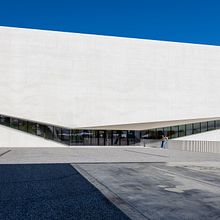 Mein Abschlussprojekt für den Kurs: Künstlerische Architekturfotografie: Form, Farbe und Raum. Photo Retouching, Mobile Photograph, Digital Photograph, Outdoor Photograph, Photographic Composition, and Architectural Photograph project by Valeria Fäh - 09.23.2023