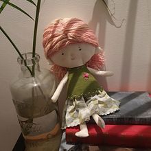 Mi proyecto del curso: Muñecos de tela: diseño, costura y creación de contenido. Projekt z dziedziny Craft, Projektowanie zabawek, Portale społecznościowe, Fotografowanie smartfonem, Fotografia produktowa,  Sz, cie, Fotografia na Instagram, Wzornictwo i krawiectwo użytkownika Marga Roura - 24.09.2023