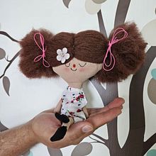 Mi proyecto del curso: Muñecos de tela: Ella se llama "Inspiración". Arts, Crafts, Social Media, Product Photograph, Sewing, Instagram Photograph, Patternmaking, and Dressmaking project by Karen Vaquiro - 09.29.2023