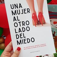 Mi proyecto del curso: UNA MUJER AL OTRO LADO DEL MIEDO.. Projekt z dziedziny Pisanie, Cop, writing, Portale społecznościowe i Komunikacja użytkownika MAYERLIN ROMERO - 28.09.2023