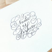 "Nadie es perfecto". Een project van Kalligrafie,  Belettering,  H y lettering van Carmen Iglesias - 06.10.2023