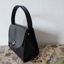 Mi proyecto del curso: Creación de bolsos de cuero artesanales para principiantes. Design, Accessor, Design, Arts, Crafts, and Sewing project by jorgearley.meza - 10.04.2023