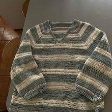 Mi proyecto del curso: Top-down: prendas a crochet de una sola pieza. Fashion Design, Fiber Arts, DIY, Crochet, and Textile Design project by Ruby Sanhueza Butorovich - 10.07.2023