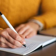 Unseen Hands: Crafting Autobiographical Voices. Projekt z dziedziny  Muz, ka, Stor i telling użytkownika Glenn Expert - 06.10.2023