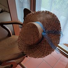 Mi proyecto del curso: Diseño y confección de sombreros de principio a fin. Un proyecto de Diseño de complementos, Diseño de moda y Costura de Silvia Merisi - 10.10.2023