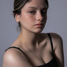 Mi proyecto del curso: Fotografía de belleza. Un projet de Photographie, Photographie de portrait, Photographie de studio , et Photographie numérique de zapatosmodanogales - 10.10.2023