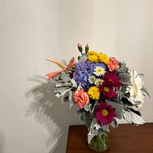 My first bouquet ever . Interior Design, L, scape Architecture, Decoration, DIY, Floral, and Plant Design project by Mayra Cantú - 10.11.2023