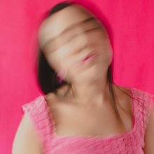 All pink self portraits. Un proyecto de Fotografía, Fotografía de retrato y Autorretrato Fotográfico de Antonia Figueroa - 14.10.2023
