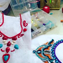 Como aprender a Bordar tus propias joyas. Een project van Sieradenontwerp van mabauque - 16.10.2023