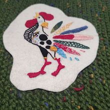 Mi proyecto del curso: Técnicas de bordado: ilustrando con hilo y aguja. Un proyecto de Bordado y Diseño textil de Pahola Ramos - 17.10.2023