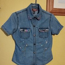 Mi proyecto del curso: Bordado de moda: embellece tu ropa con mostacillas. Fashion Design, Embroider, DIY, Upc, cling, and Textile Design project by vpereyra.a - 10.18.2023