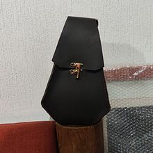 Mi proyecto del curso: Creación de bolsos de cuero artesanales para principiantes. Design, Accessor, Design, Arts, Crafts, and Sewing project by José Ramón Ramirez Casilla - 10.20.2023