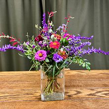 My project for course: Floral Arrangement Design with Seasonal Blooms. Interior Design, L, scape Architecture, Decoration, DIY, Floral, and Plant Design project by Ana Kanashiro - 10.20.2023