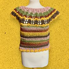 Mi proyecto del curso: Técnicas de crochet para crear prendas coloridas: Chaleco de otoño. Projekt z dziedziny Projektowanie mod,  Tkactwo, DIY, Sz, dełkowanie, Wzornictwo tekst i liów użytkownika Ana Rodriguez Caballero - 22.10.2023