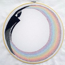 Orixá Oxumaré - Divindade afro-brasileira. Un projet de Broderie , et Artisanat de Maica Alves de Souza - 23.10.2023