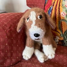 My project for course: Knitting Realistic Stuffed Animals: Make a Puppy from Yarn. Un progetto di Fiber Art, DIY, Maglia e Textile Design di sonja.scott - 28.10.2023