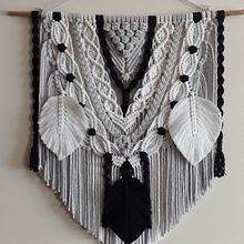 Meu projeto do curso: Introdução ao macramê: criação de um tapete decorativo. Arts, Crafts, Interior Design, Decoration, Fiber Arts, Macramé, and Textile Design project by Sandra José - 10.29.2023