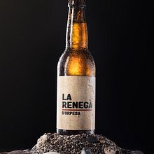 Mi proyecto del curso: Fotografía de objetos brillantes y esquemas de iluminación Ein Projekt aus dem Bereich Fotografie, Beleuchtungsdesign, Bildbearbeitung, Produktfotografie, Beleuchtung für Fotografie und Studiofotografie von Adrian - 27.10.2023