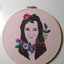 Mein Abschlussprojekt für den Kurs: Stickereiporträts auf Stoff. Un proyecto de Bordado y Diseño textil de Doris Thomann - 30.10.2023