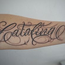 Mi proyecto del curso: Tatuaje a mano alzada de letras cursivas. Lettering, and Tattoo Design project by Hilën Sofia Demare - 10.31.2023